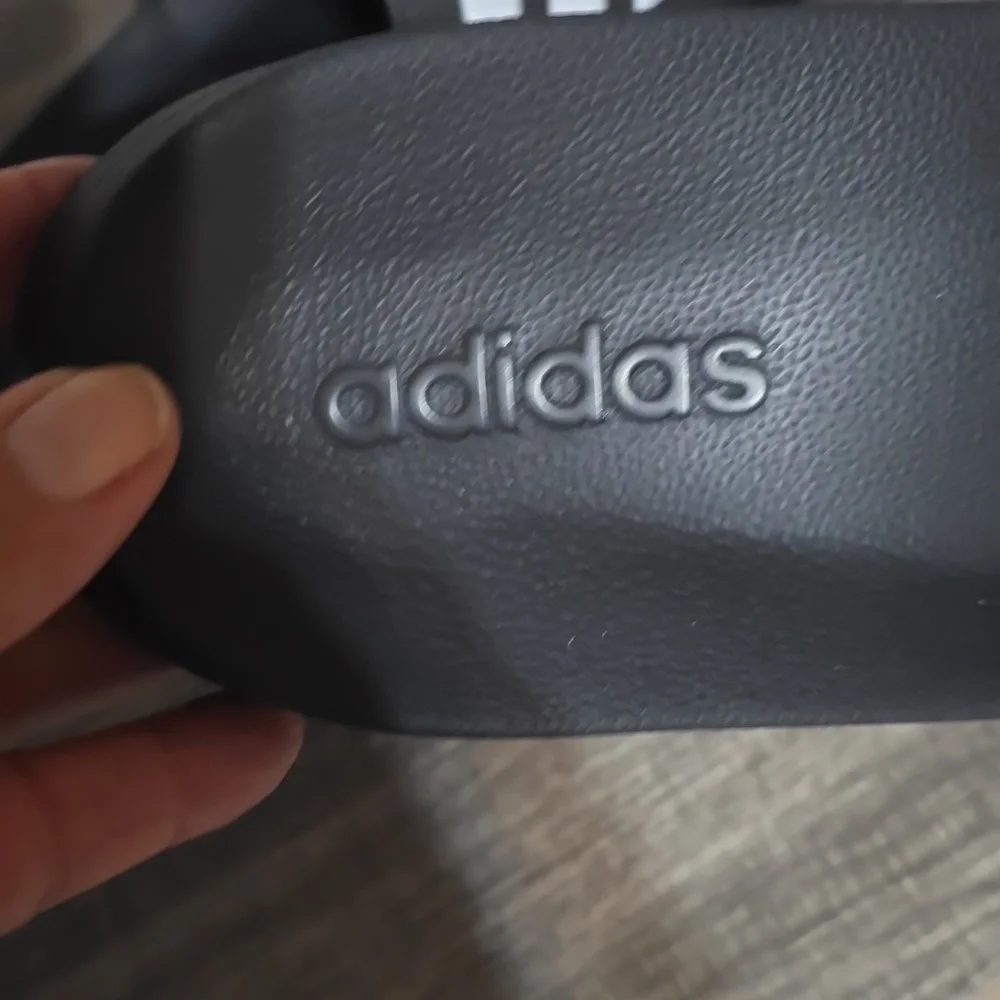 adidas comfortable slide
